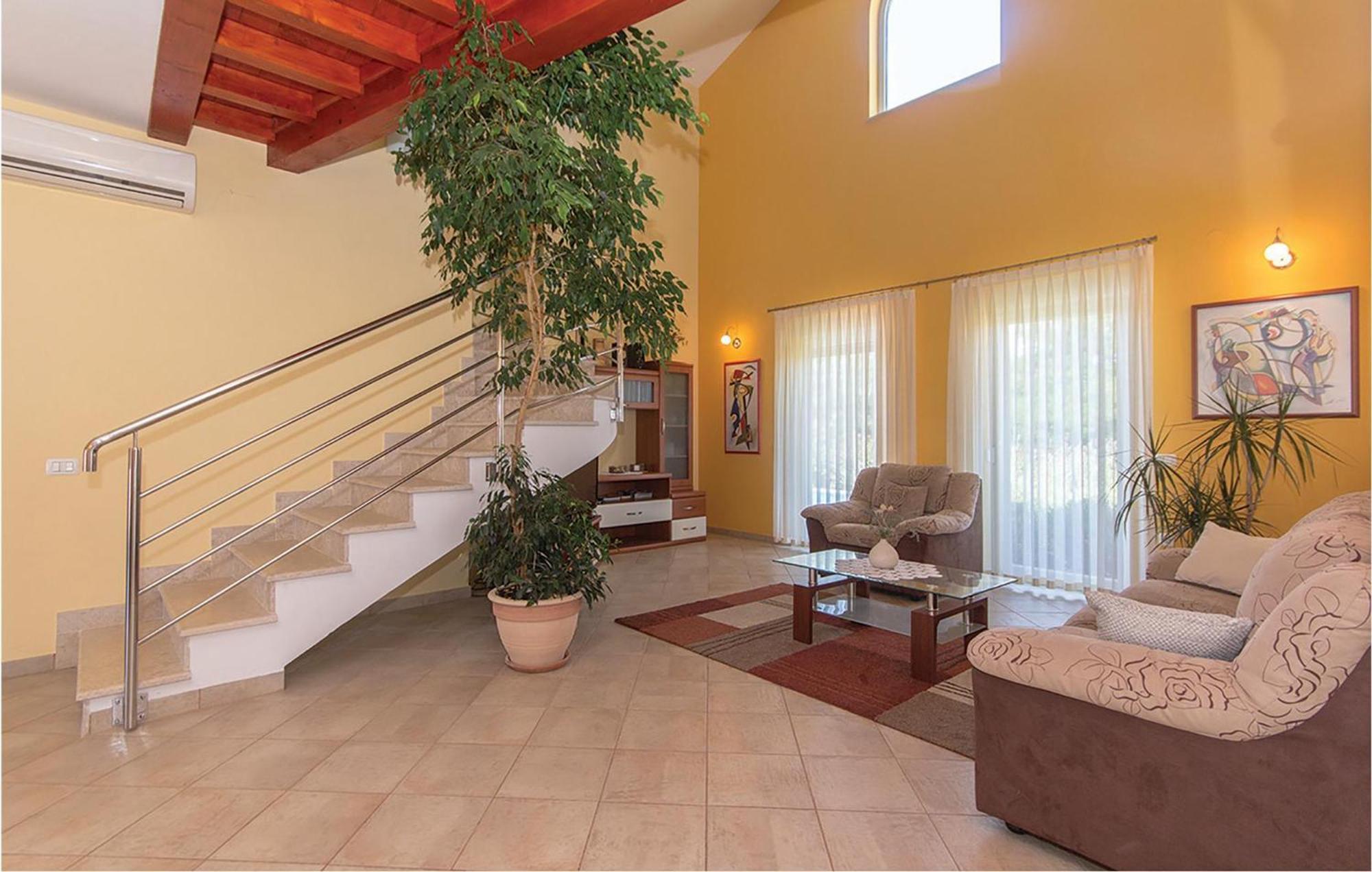 3 Bedroom Amazing Home In Pula Pula