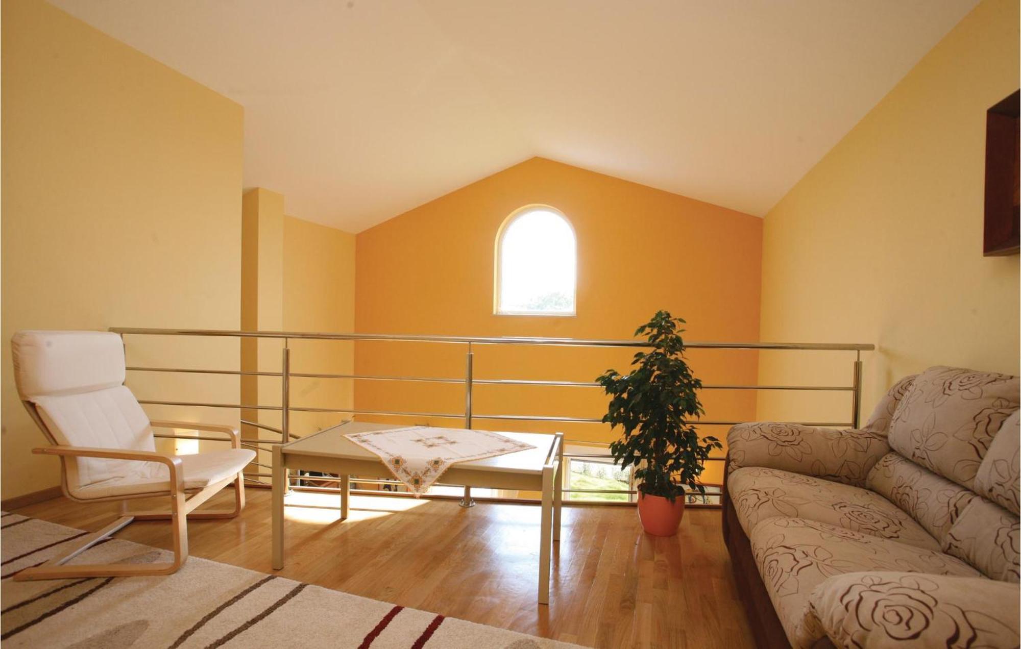 Holiday home 3 Bedroom Amazing Home In Pula Pula