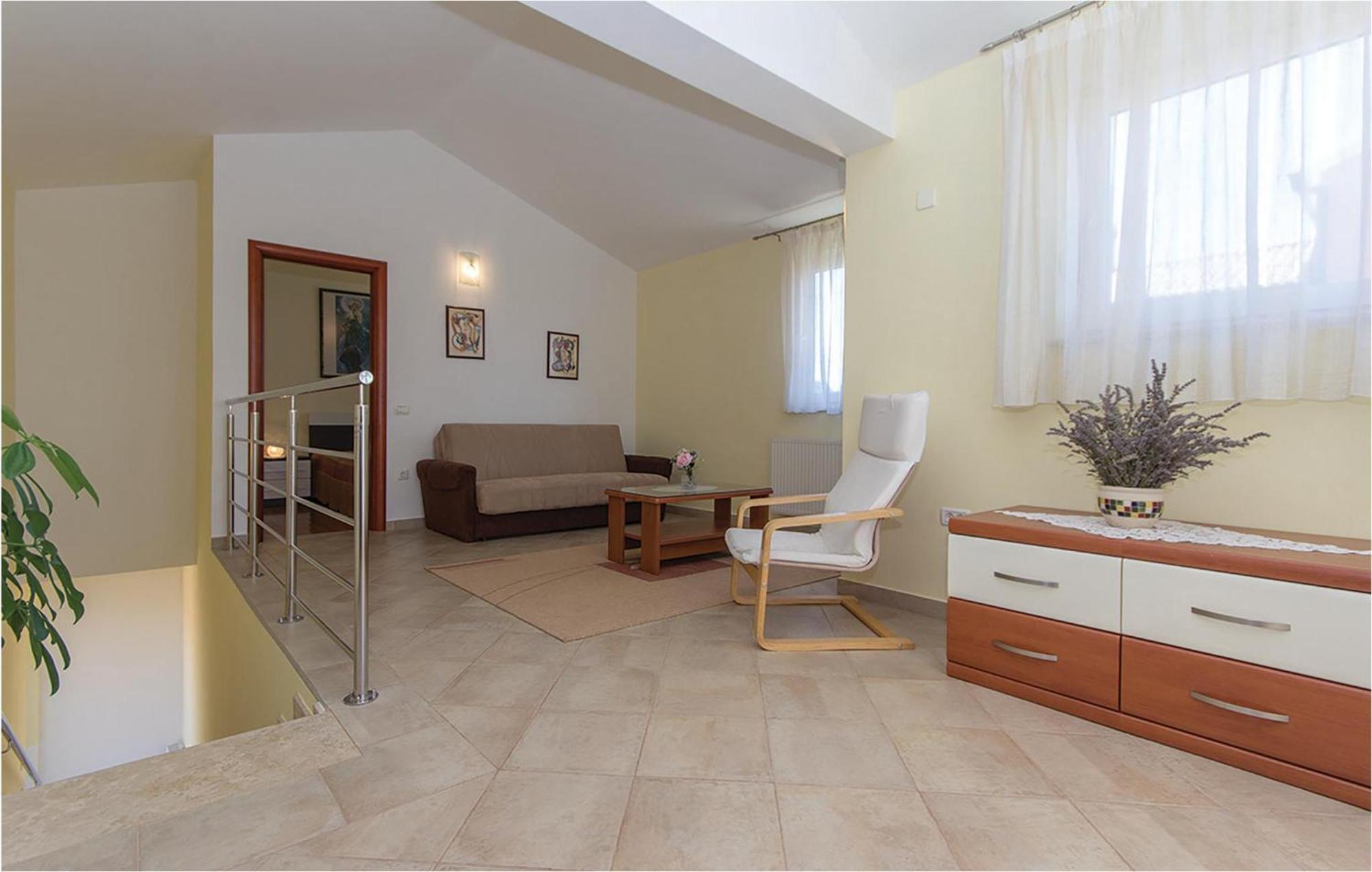 Holiday home 3 Bedroom Amazing Home In Pula *