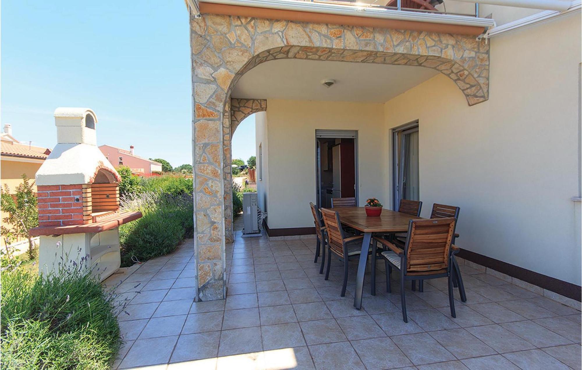 3 Bedroom Amazing Home In Pula Pula