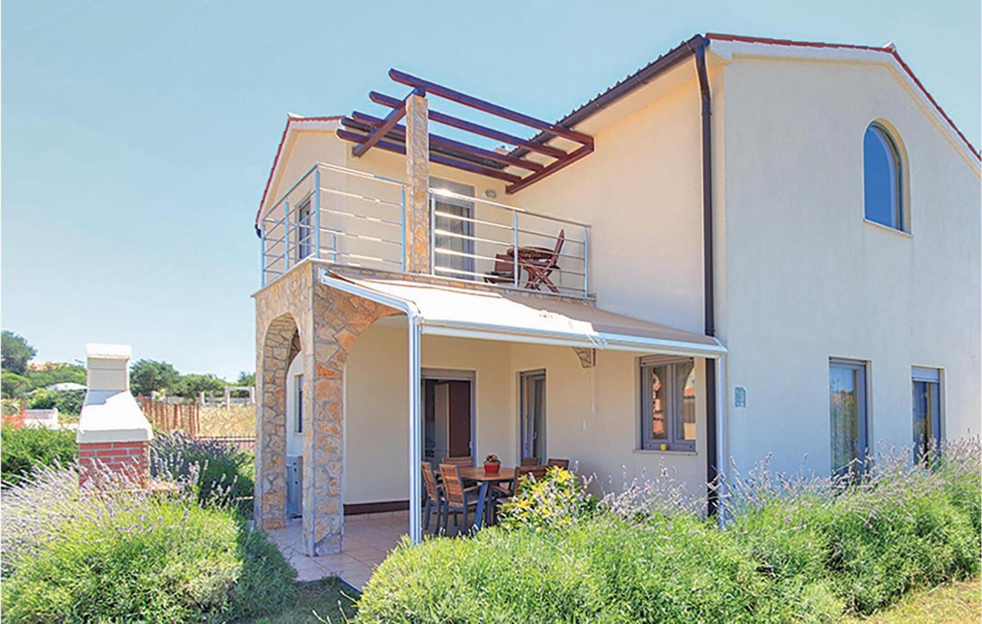 Holiday home 3 Bedroom Amazing Home In Pula